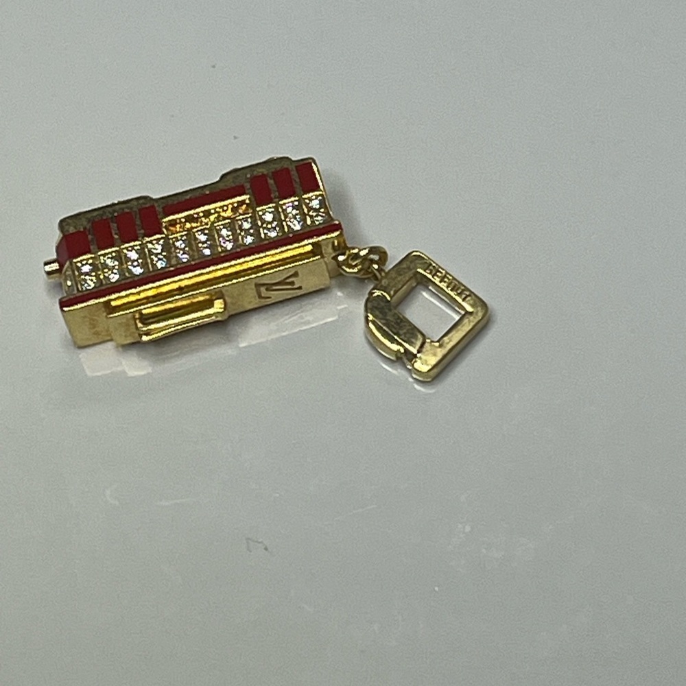 LOUIS VUITTON CABLE CAR 18KT GOLD & DIAMOND & SAPPHIRE CHARM PENDANT - Picture 4 of 12